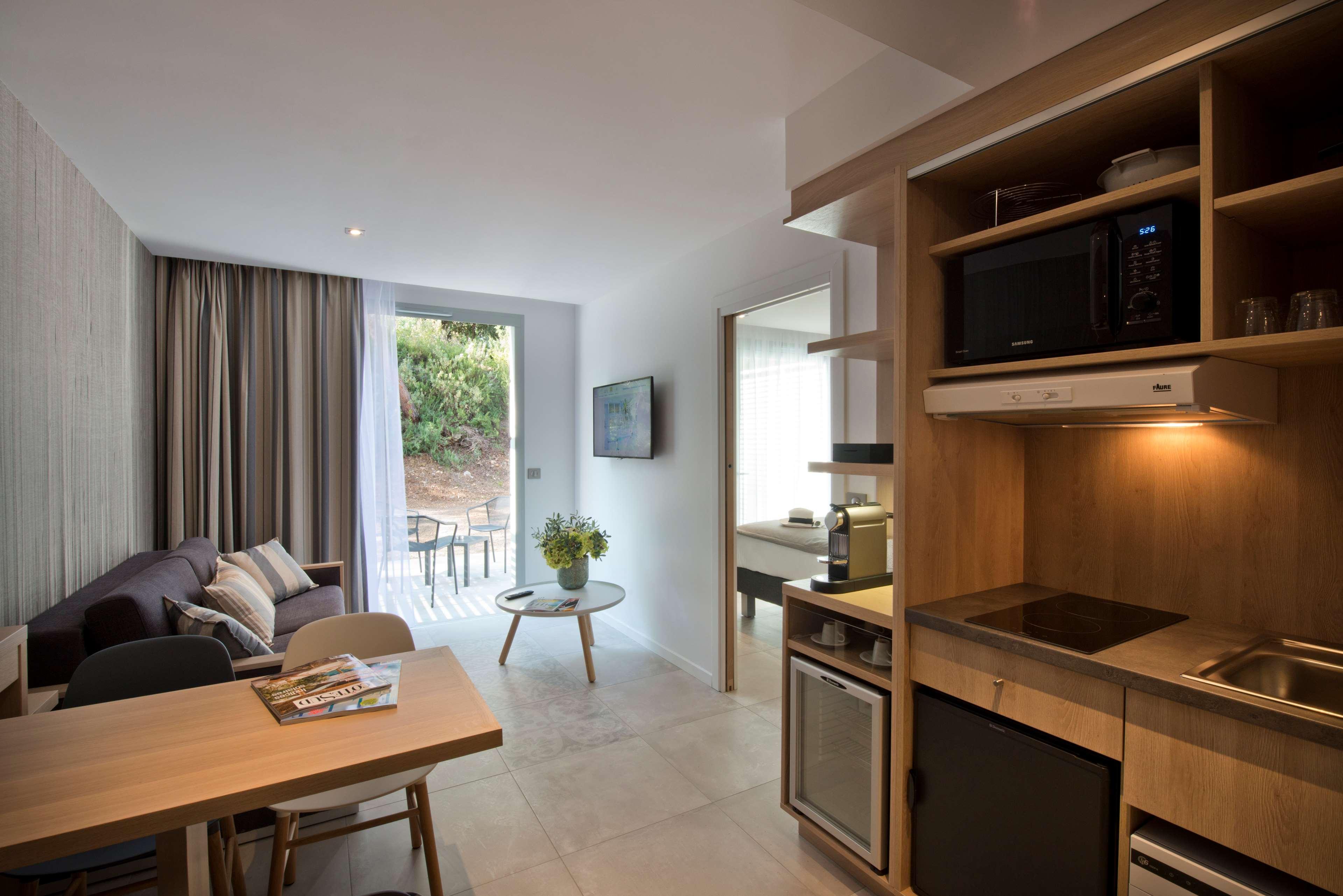 Golden Tulip Sophia Antipolis - Hotel & Spa Вальбон Экстерьер фото
