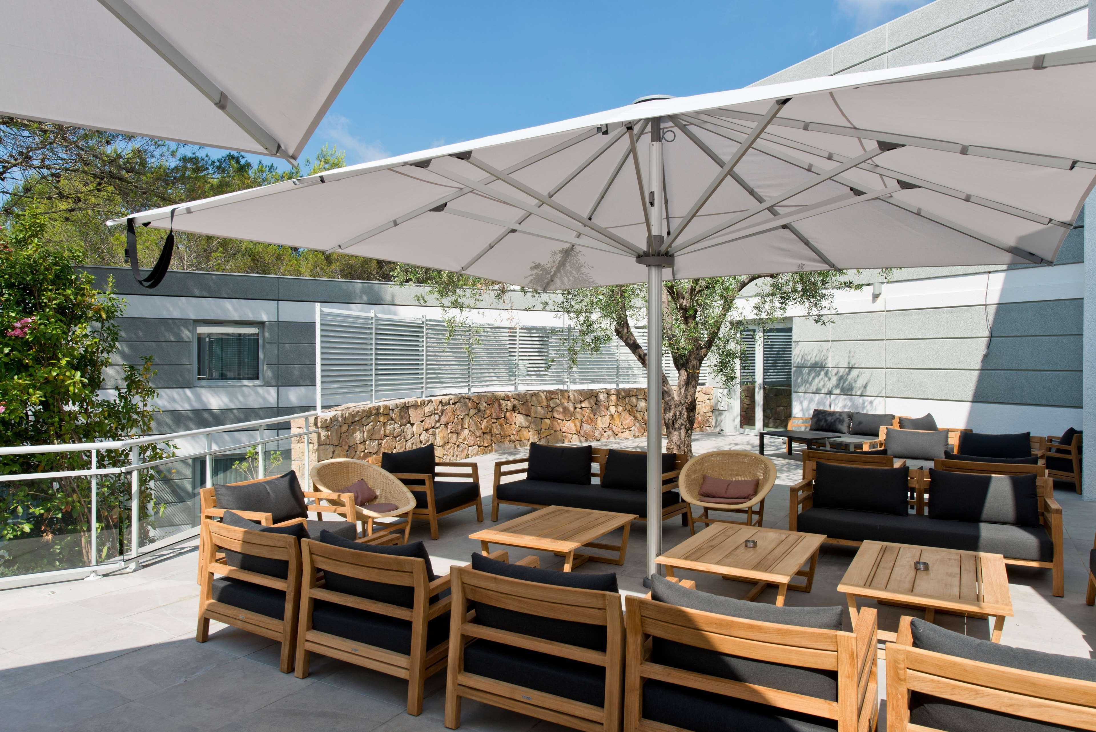 Golden Tulip Sophia Antipolis - Hotel & Spa Вальбон Экстерьер фото