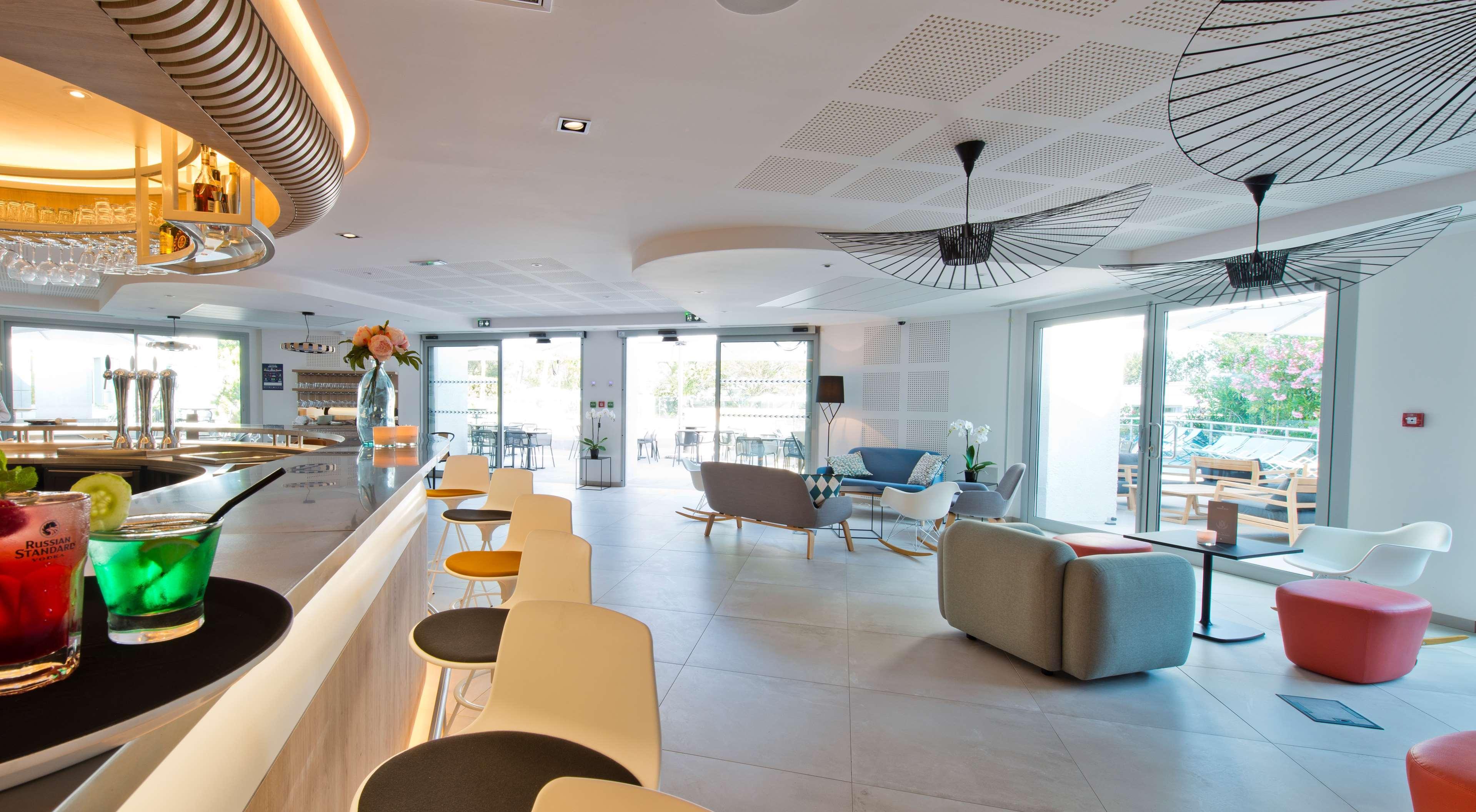 Golden Tulip Sophia Antipolis - Hotel & Spa Вальбон Экстерьер фото