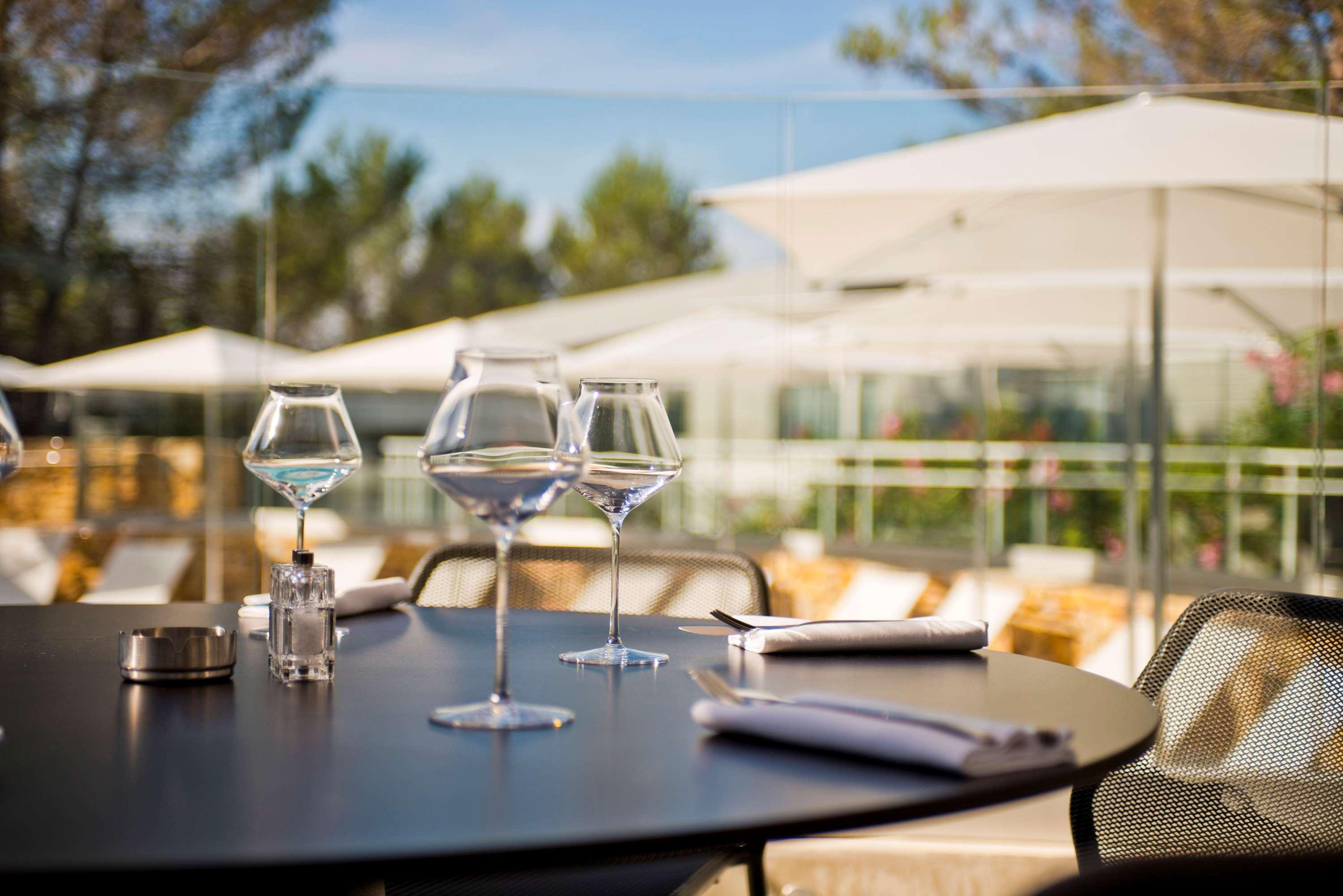 Golden Tulip Sophia Antipolis - Hotel & Spa Вальбон Экстерьер фото