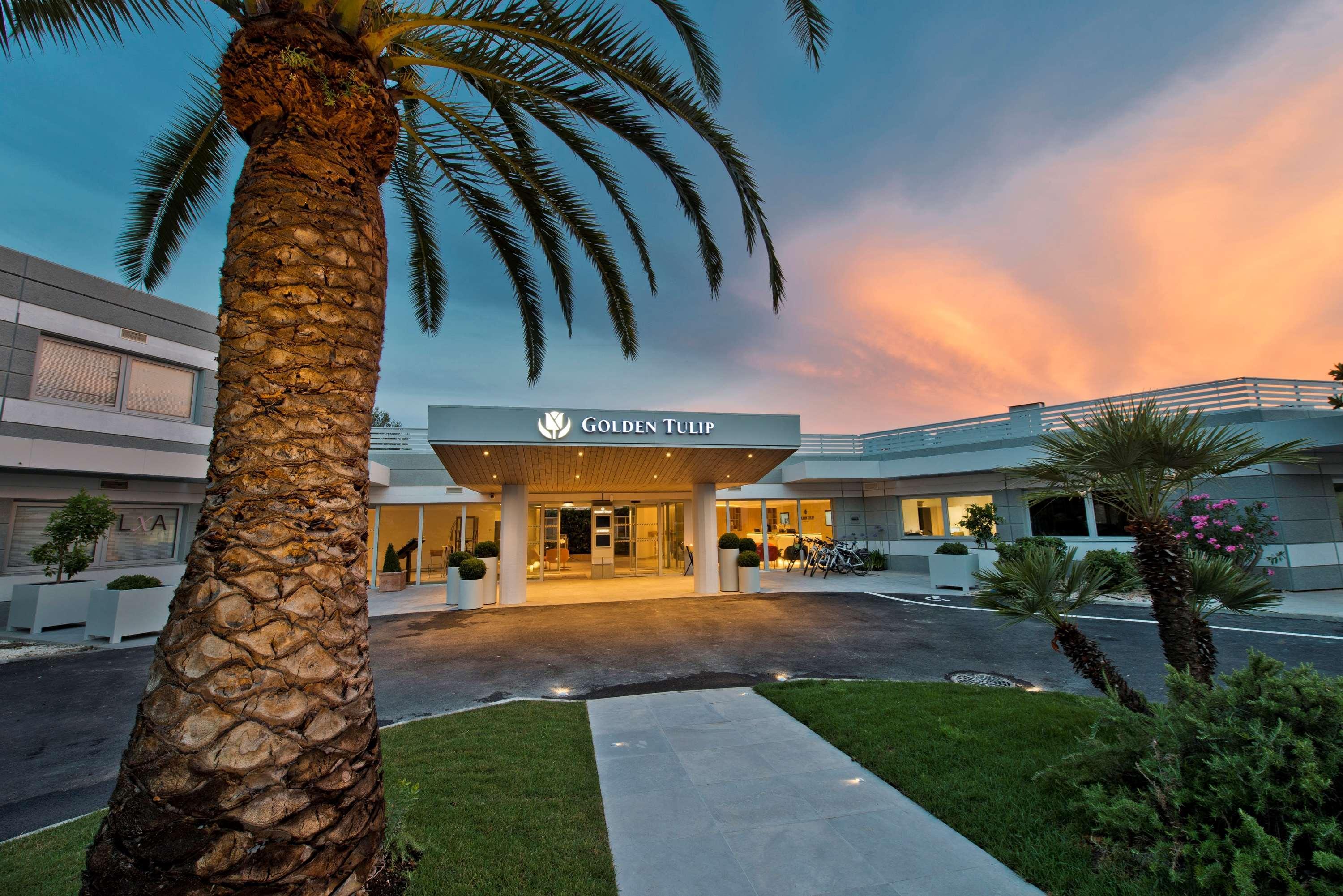 Golden Tulip Sophia Antipolis - Hotel & Spa Вальбон Экстерьер фото