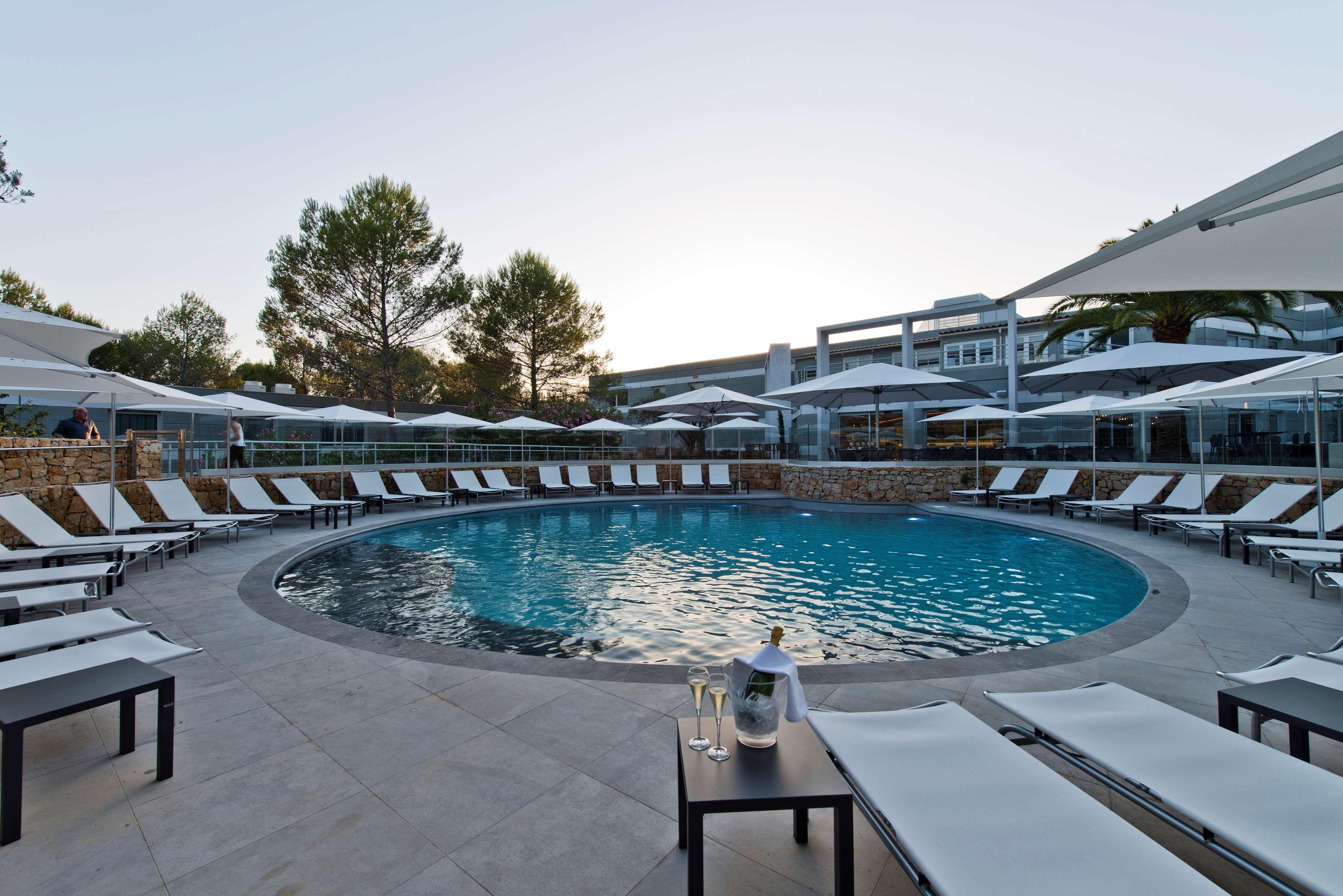 Golden Tulip Sophia Antipolis - Hotel & Spa Вальбон Экстерьер фото